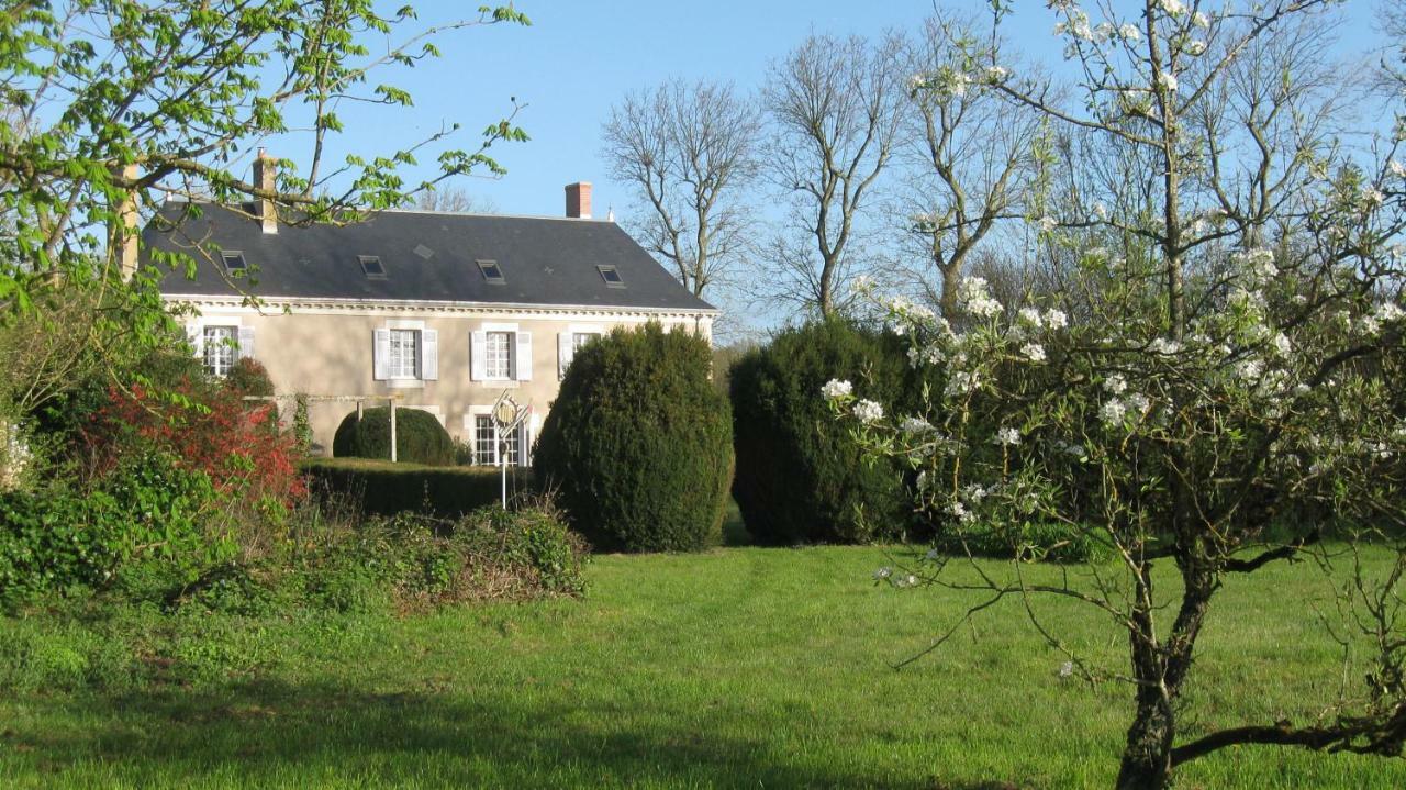 Le Petit Bois Bed & Breakfast Chateau-la-Valliere Exterior photo
